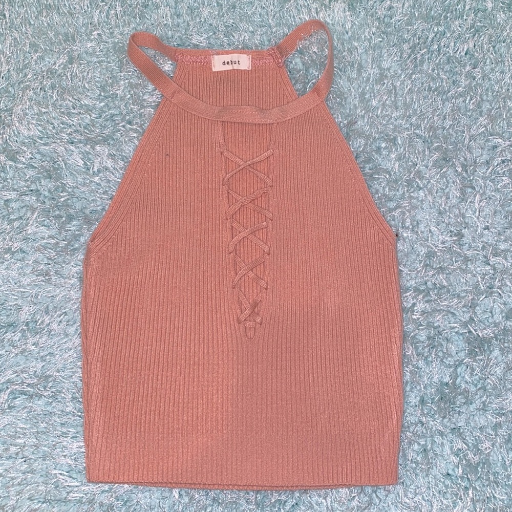 Debut-pink crop top